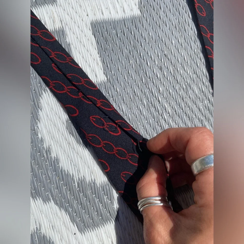 Vintage 1960s Gucci Navy Tie chain with Red Chain Pattern